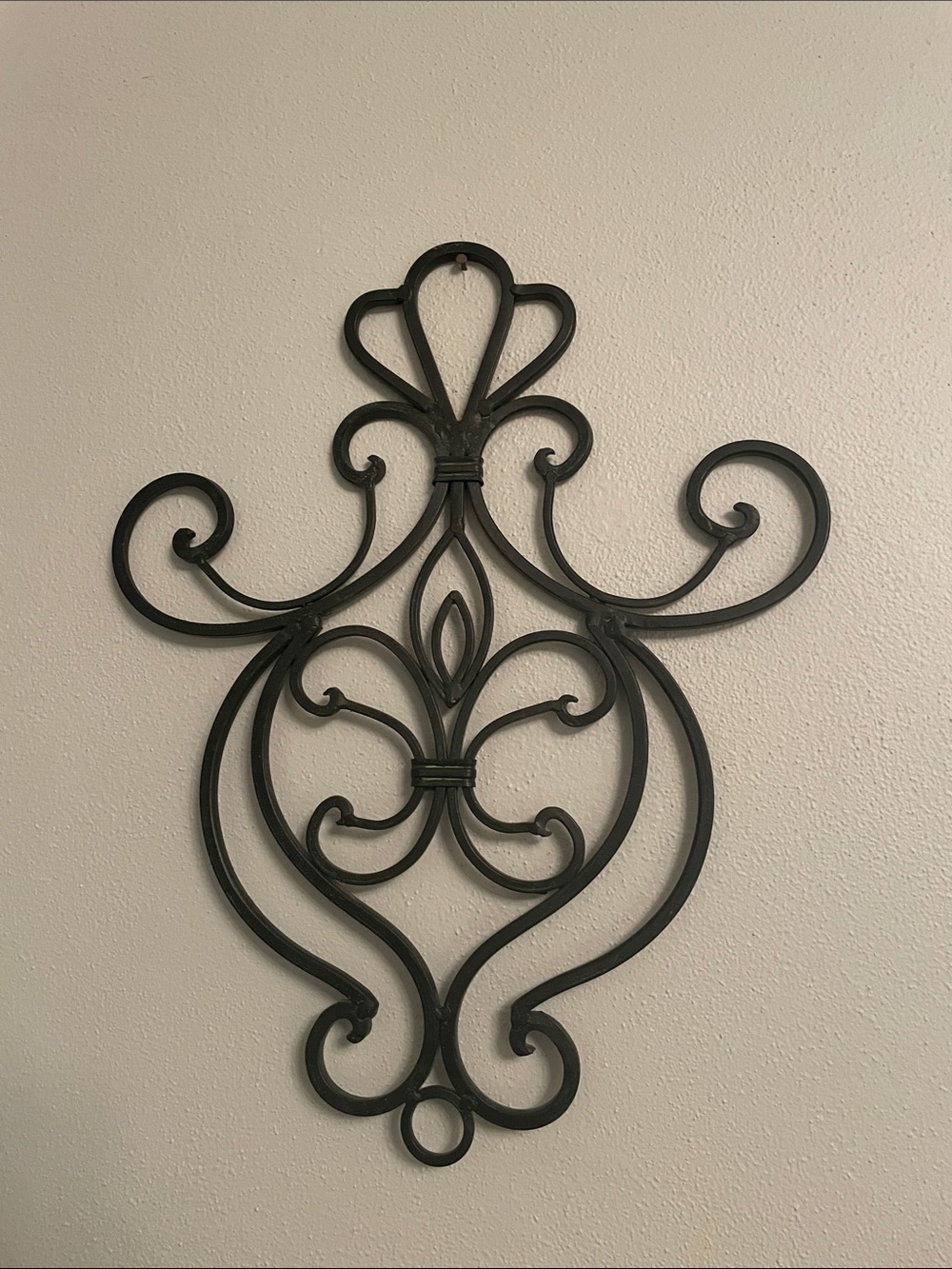 Black Wrought Iron FLEUR-DE-LIS Wall Hanging Decor in Excellent Condition